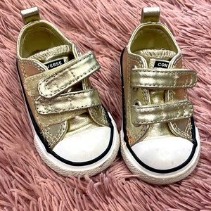 Infant converse size 3 VEUC